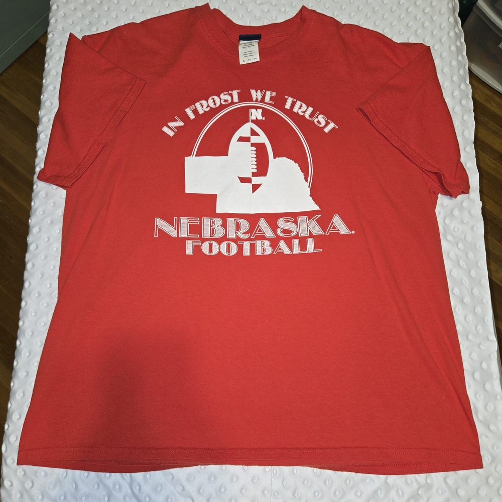Blue 84 Im Frost We Trust Red Nebraska Football Tee‎
